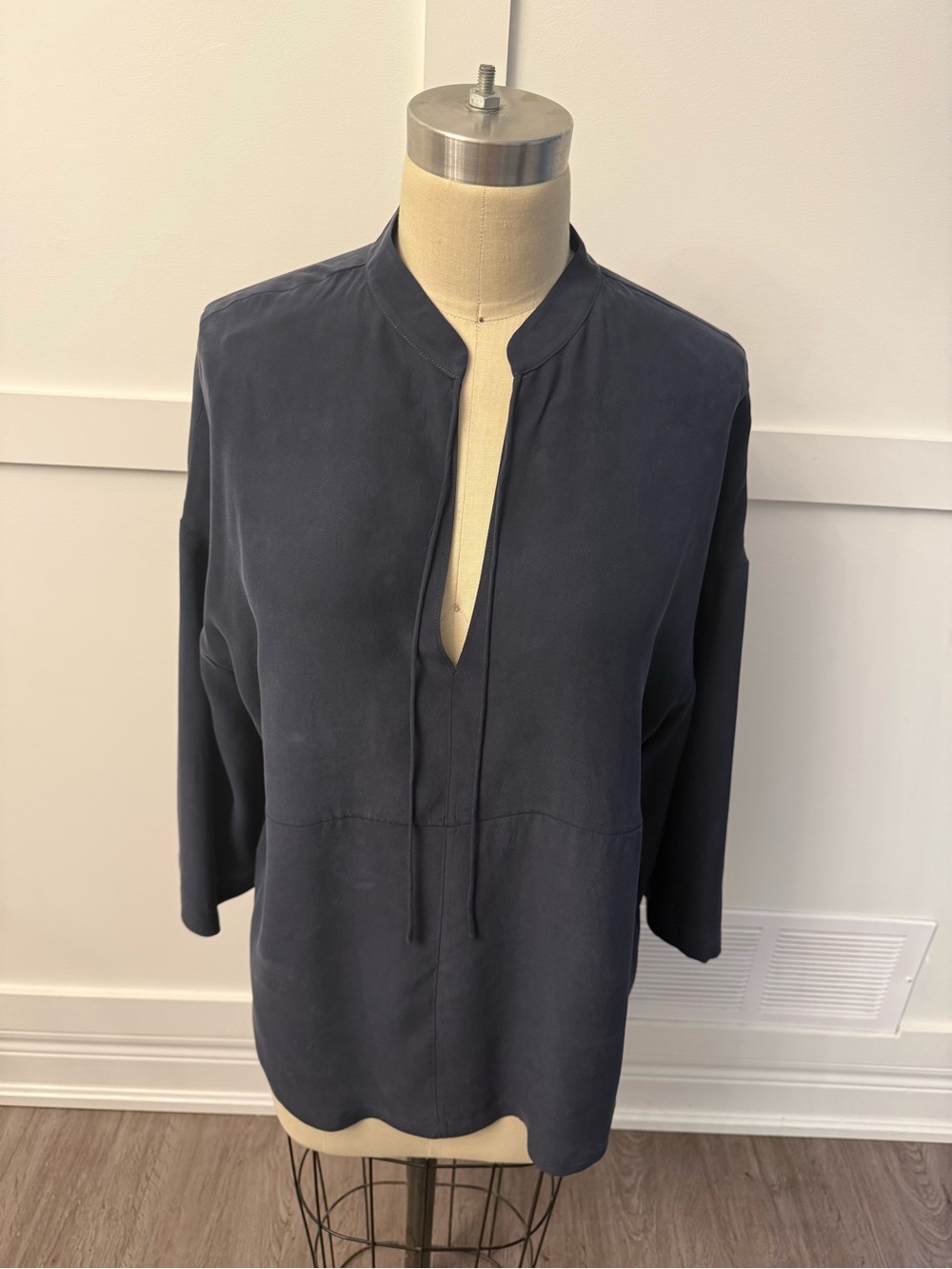 Frame 100% Silk Navy Split-Neck Long-Sleeve Blouse